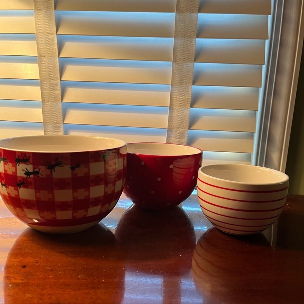 Boston Warehouse Trading Company Set of 3 Summer Nesting Bowls